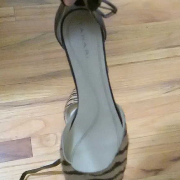 SHOE'S - Picture 4 of 4